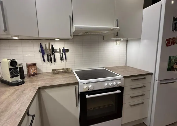 3 Minutes From Cablecar