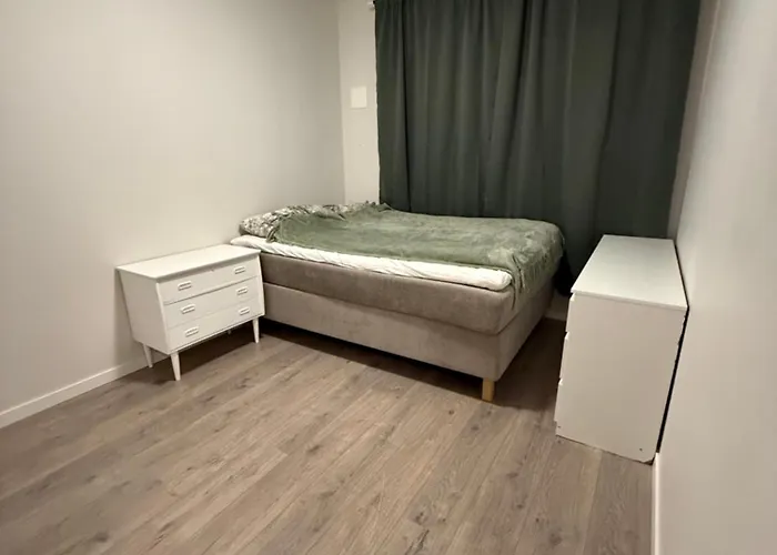 3 Minutes From Cablecar